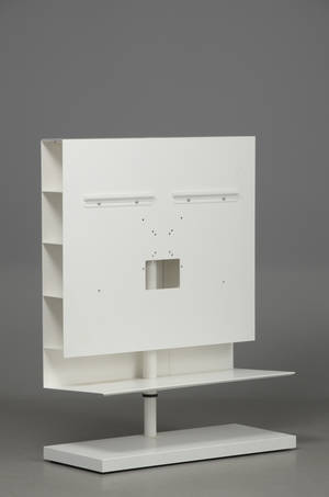 TV stander i hvidlakeret stål.