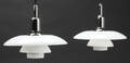 Poul Henningsen. Par PH 32 pendler, opalglas 2 