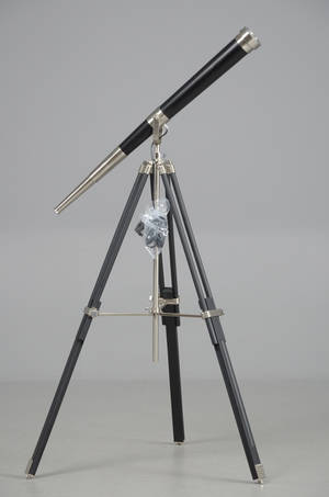 Teleskoplampe på stativ af sortlakeret træ