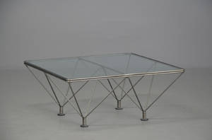 Piugama, Italien. Sofabord m glasplade. Model Piramide.