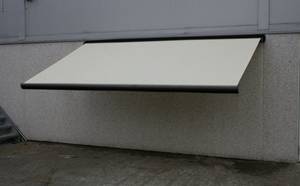 Hvid markise 4,5 meter, lukket aluminiumskasse, motor samt fjernbetjening