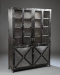 Skab af metal i industrielt design