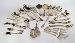 Samling diverse dele sølvbestik