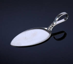 Grann  Laglye.Serveringsspade af sølv med kugledekoration, anno 1930