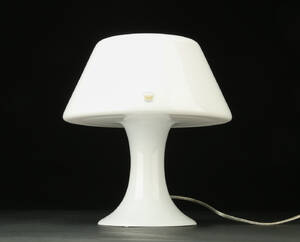 Holmegaard bordlampe af mundblæst opal-glas, model One