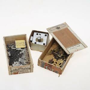 LANTHANDELSKURIOSA. Beslag, lås.