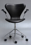 Arne Jacobsen. Kontorstol med armlæn, model 3217 