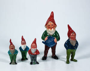 Fem tomtar, 1900-talets mitt 5