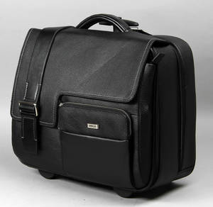 Apples. Rejsetaske i sort læder.