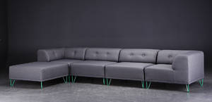 Nomad DOT, stor modulsofa, grå med grå knapper og grønne ben