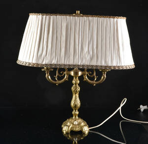 Bordslampa i rokokostil