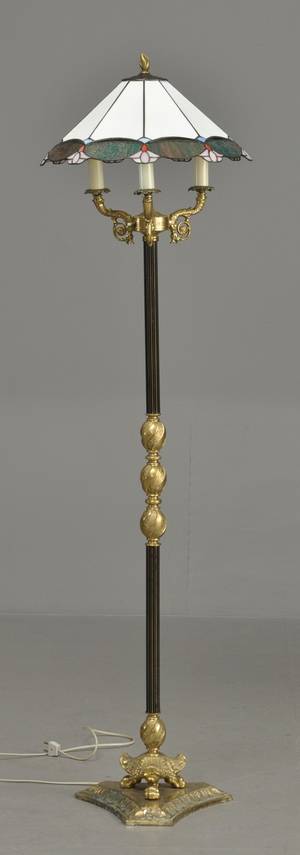 Standerlampe af messing. 1900-tallet.