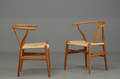 Hans. J. Wegner. Par Y- stole med stel af patineret eg