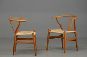 Hans. J. Wegner. Par Y- stole med stel af patineret eg