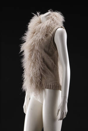 Fur Living. Strikket vest kantet med tibetansk mohair, beige. Str. XLXXL