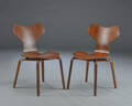 Arne Jacobsen. To Grand Prix stole af teaktræ 2 