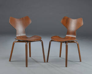 Arne Jacobsen. To Grand Prix stole af teaktræ 2 