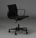 Charles Eames. Kontorstol med lav ryg, model EA- 117