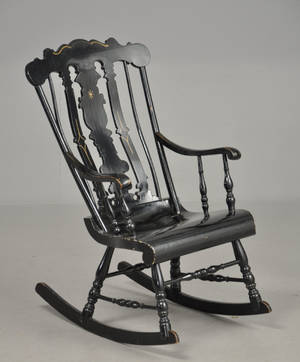 Svensk gyngestol af sortmalet træ, 1880-1900