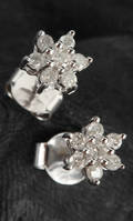Par diamantørestikker, ca. 0.30 ct. 2