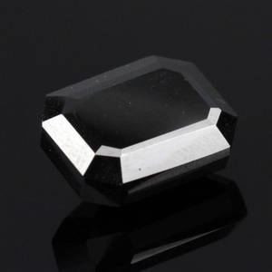 Uindfattet behandlet sort diamant ca 7.82 ct.