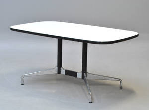 Charles Ray Eames. Ovalt bord Segmented table