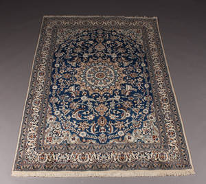 Persisk Nain tæppe med silke. 236 x 164 cm.