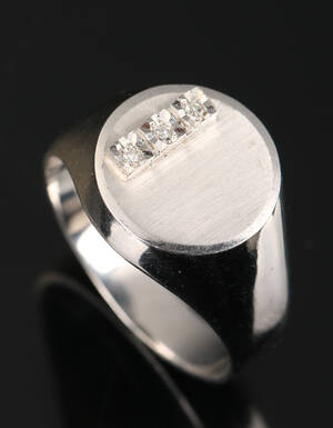 Ring af hvidguld 14 kt med diamanter.