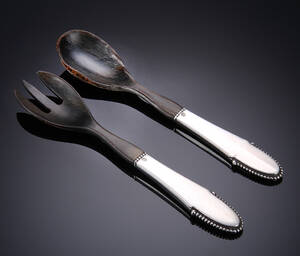 Georg Jensen. Kugle lille salatsæt med skafter af sølv. 2