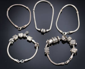 Pandora. Fem armbånd af sterlingsølv med charms 5 