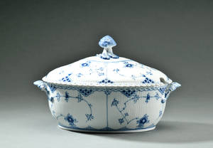 Kgl. Porcelæn. Terrin, helblonde