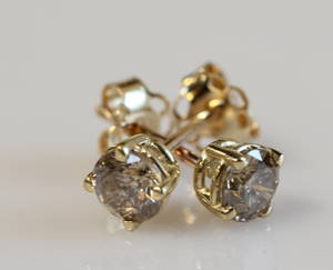Par brillantørestikker, ca. 0.70 ct. 2