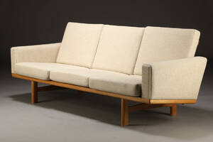 H. J. Wegner. Tre-pers. sofa, model GE-2363