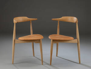 Hans J. Wegner. Par Hjertestole, af eg, model FH 4104 2