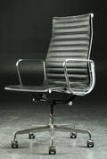 Charles Eames. Kontorstol, Aluminium Group, sort læder. 