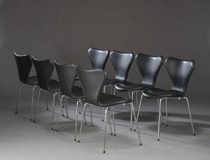 Arne Jacobsen. Otte syverstole model 3107, sort læder 8