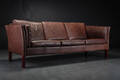 Dansk møbelproducent. Tre-pers. sofa betrukket med bøffellæder