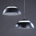 Arne Jacobsen. Et par AJ1 pendeler af senere matsort lakeret metal. 2