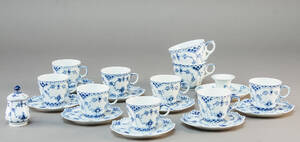 Royal Copenhagen. Musselmalet halvblonde mokkakopper m.m. 21