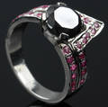 Diamant og rubin ring.