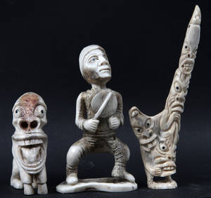 Udskårne figurer forestillende tupilakker 3