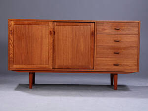 Ubekendt møbelproducent 1960-erne. Lille skænk af fineret teaktræ