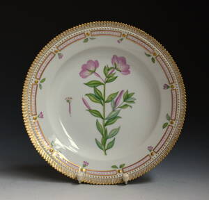 Royal Copenhagen. Flora Danica tallerken, nr. 3549