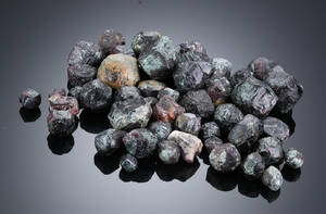 Samling rå granater 51