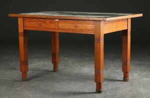 Martin Nyrop. Skrivebord tegnet til Københavns Rådhus