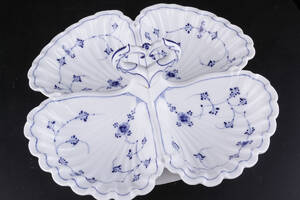 Royal Copenhagen. Cabaretfad musselmalet af porcelæn