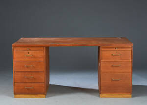 Skrivebord af teaktræ