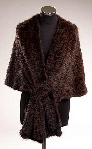 Fur Living. Strikket sjal af mink. Str. one size