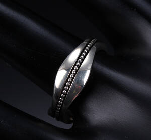 Georg Jensen. Ring med perlebånd af delvis oxideret sterlingsølv
