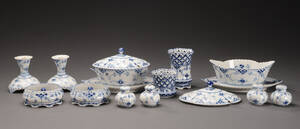 Royal Copenhagen, samling diverse hel- og halvblonde dele af porcelæn 14